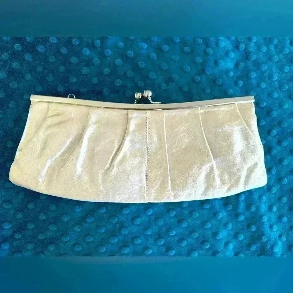 Hobo Off-White Clutch Purse with Floral Interior 12” 2010 Date formal classic